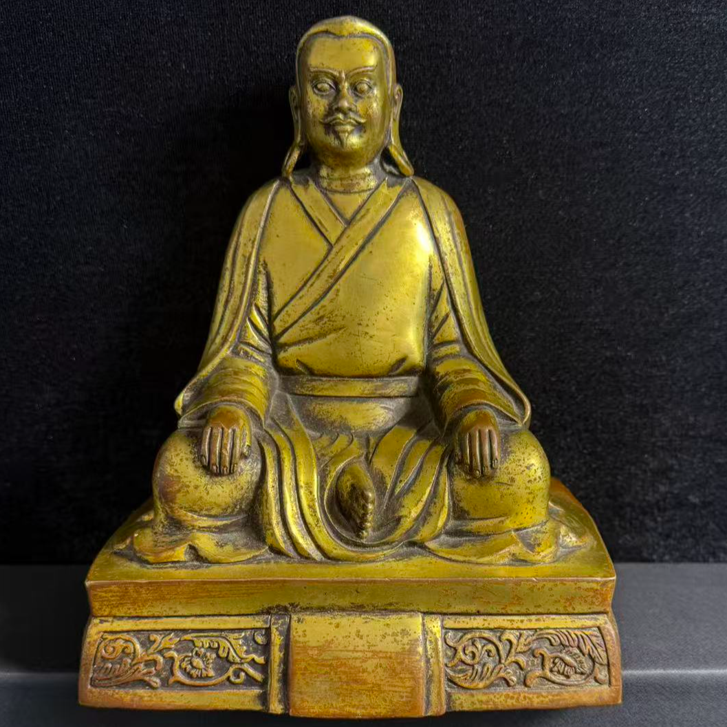 藏传莲花上师鎏金大年份摆件