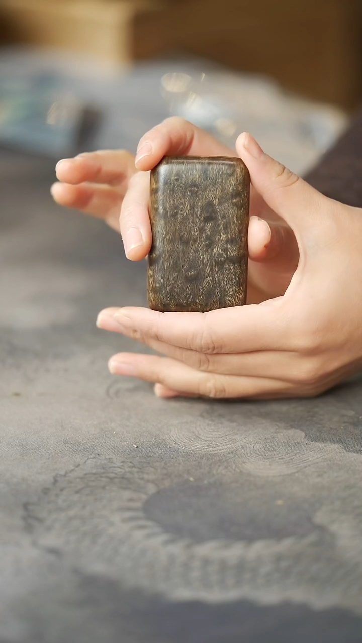 金丝楠药香雨滴纹无事牌