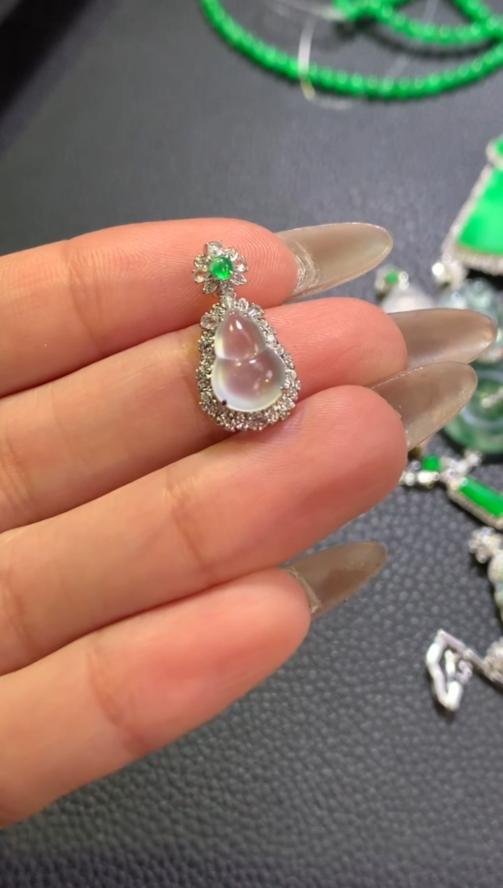 【闪购商品】翡翠颈饰18K金镶嵌葫芦