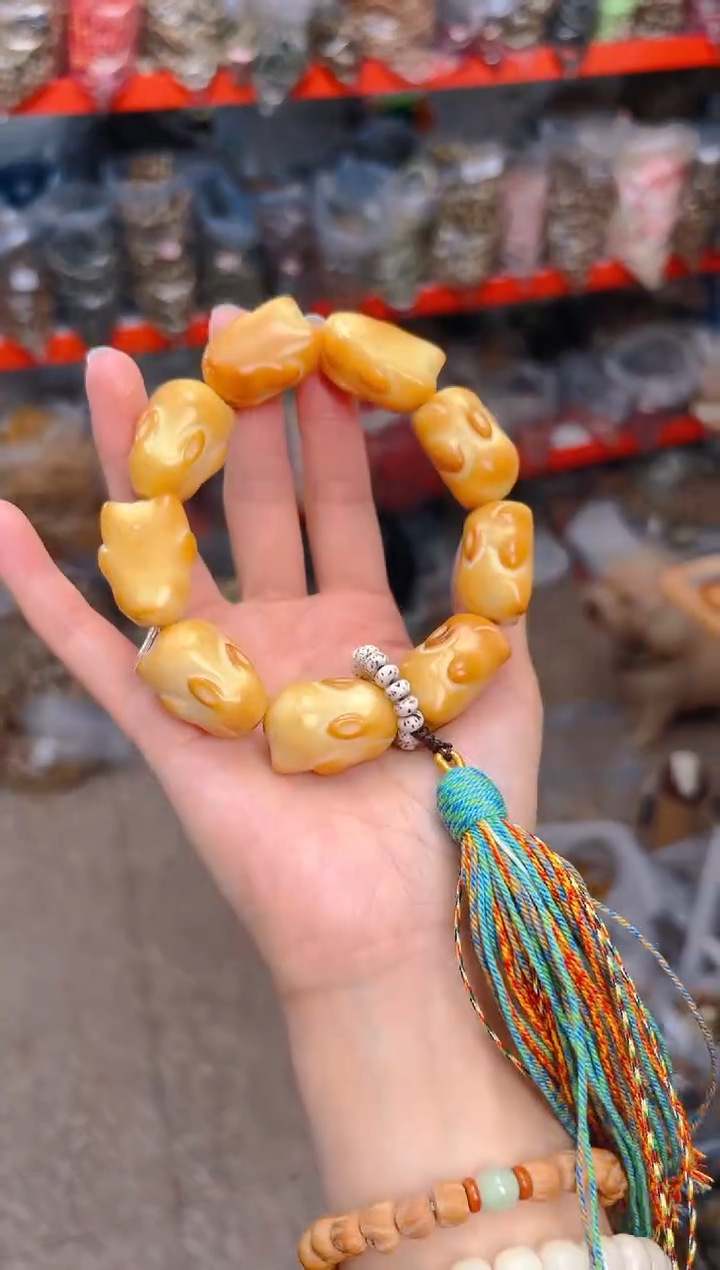 吊坠菩提根/象牙果黄色趴趴兔手持