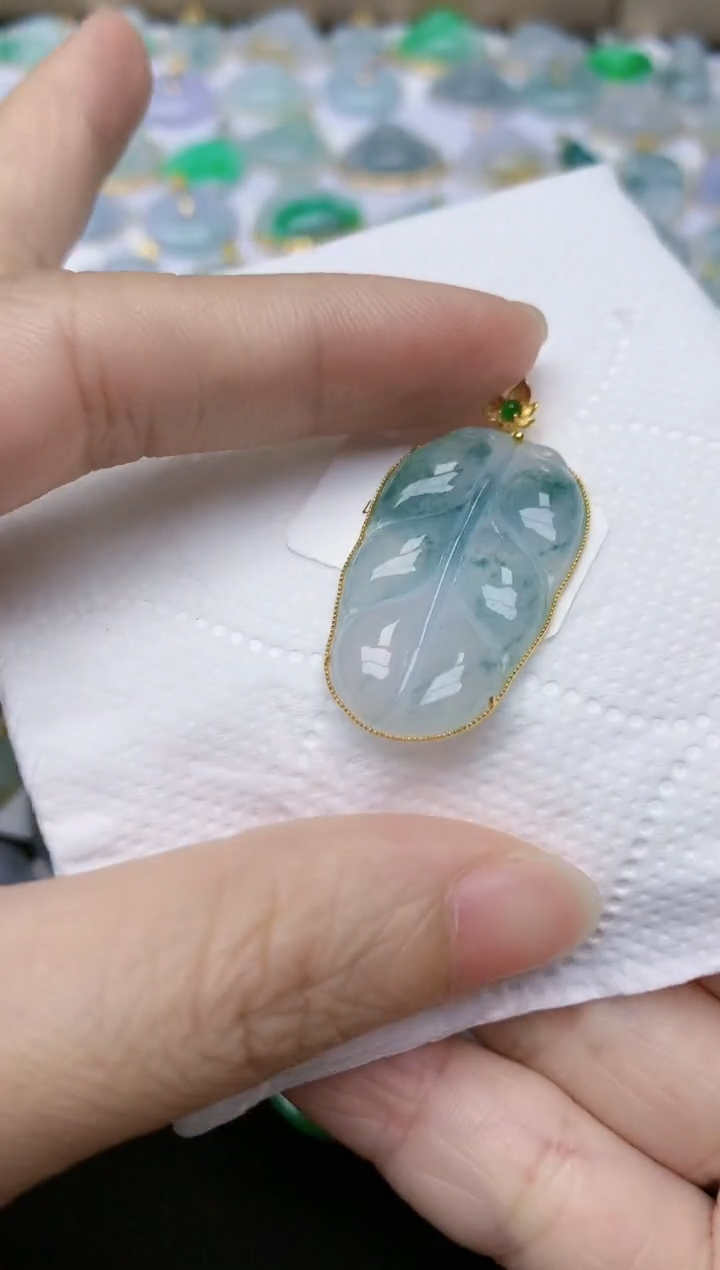 翡翠18K金镶嵌颈饰天然缅甸A货翡翠
