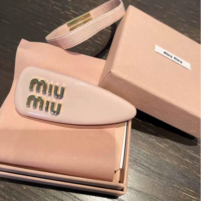 全新未使用 MIU MIU/缪缪  粉色亮面漆皮发夹 全新全套