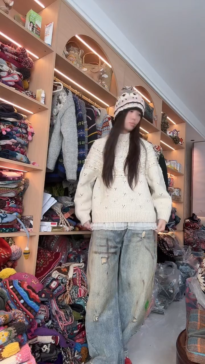 羊毛白色套头毛衣