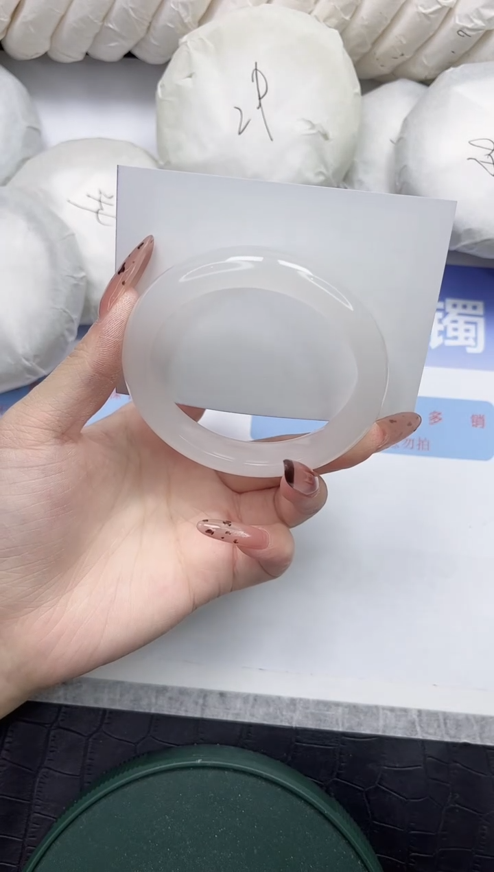 未镶嵌手镯石英质玉96-56