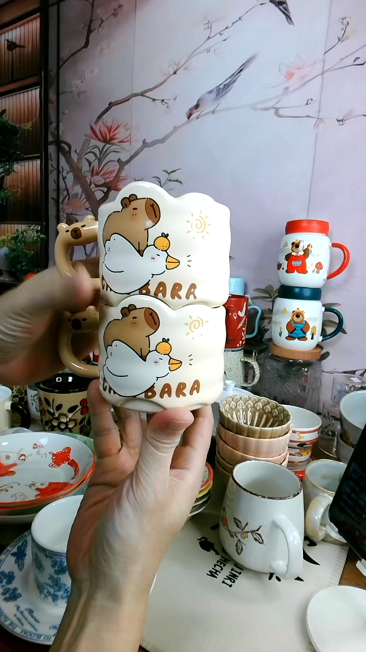 景德镇陶瓷卡皮巴拉两个