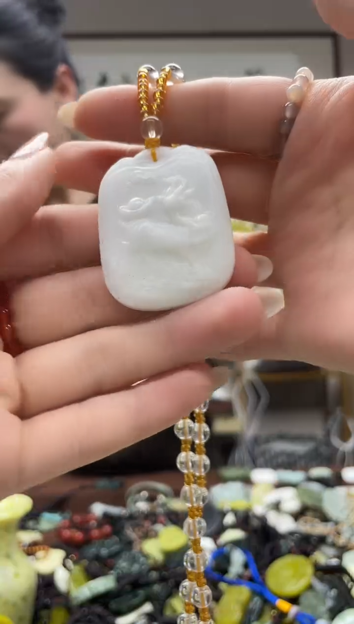 未镶嵌岫玉吊坠`