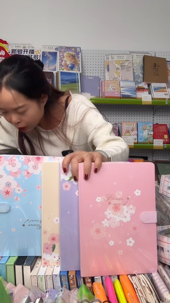 18k磁扣本【花样世界】104张4本/套