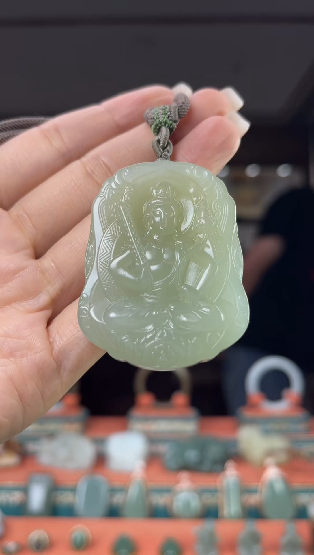 颈饰未镶嵌和田玉佩佩牛 虎