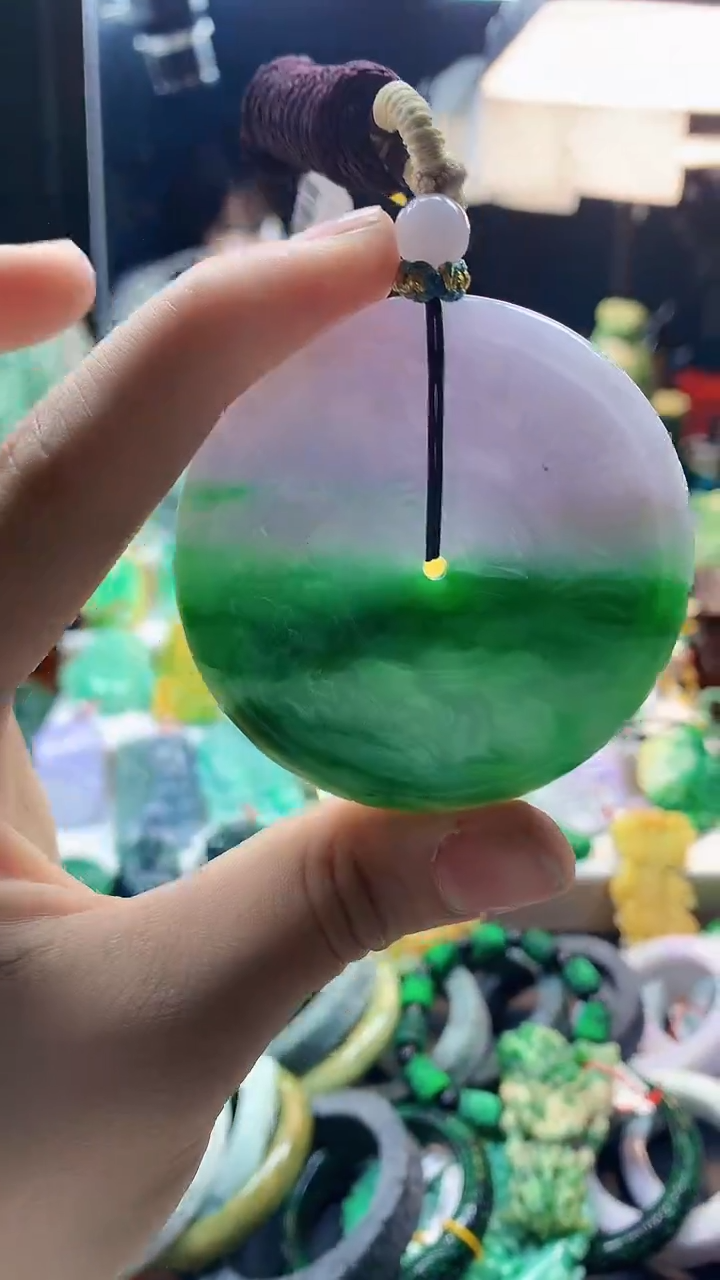 颈饰未镶嵌翡翠劳****律天然缅甸a货翡翠