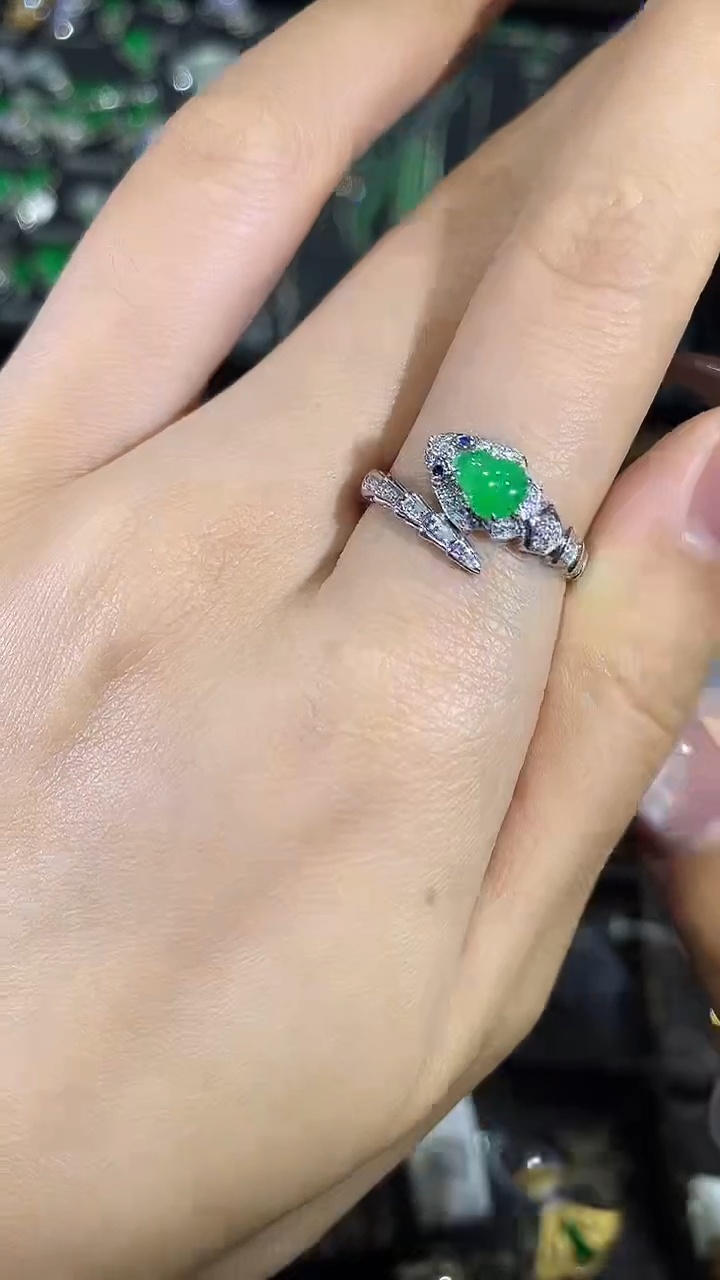 【闪购商品】翡翠戒指18K金镶嵌蛇戒指时尚zyl