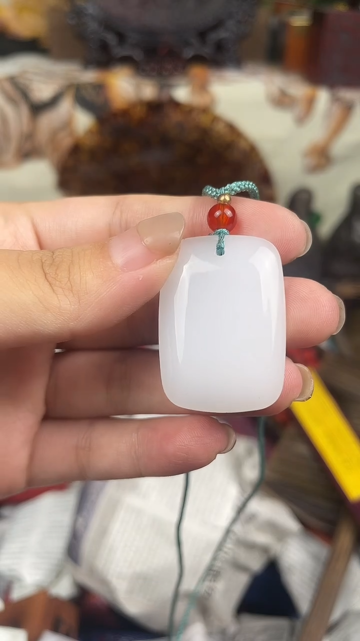 和田玉未镶嵌颈饰小小白无事