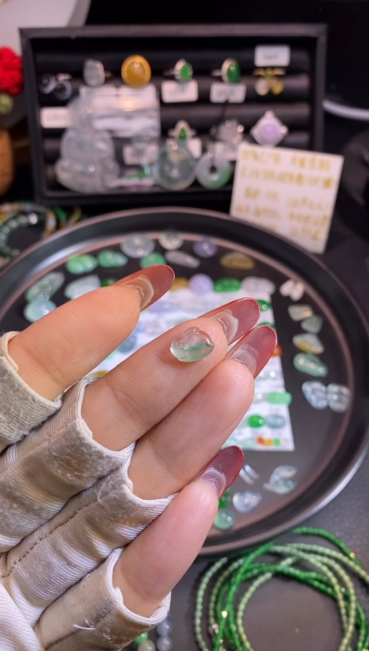 【闪购商品】翡翠挂件未镶嵌兔