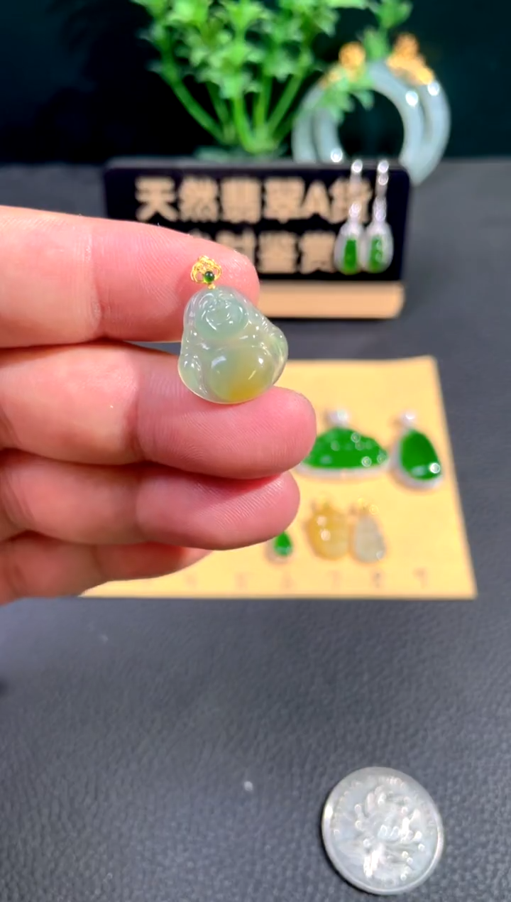 颈饰18K金镶嵌翡翠翡翠