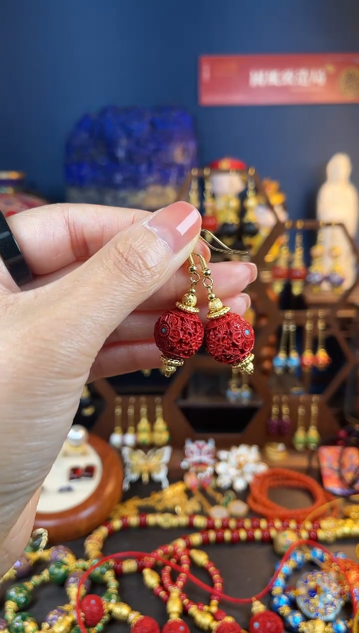 【闪购商品】红红满雕工设计师款耳钩