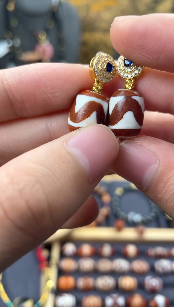 【闪购商品】玛瑙/玉髓颈饰未镶嵌高品虎牙耳钉