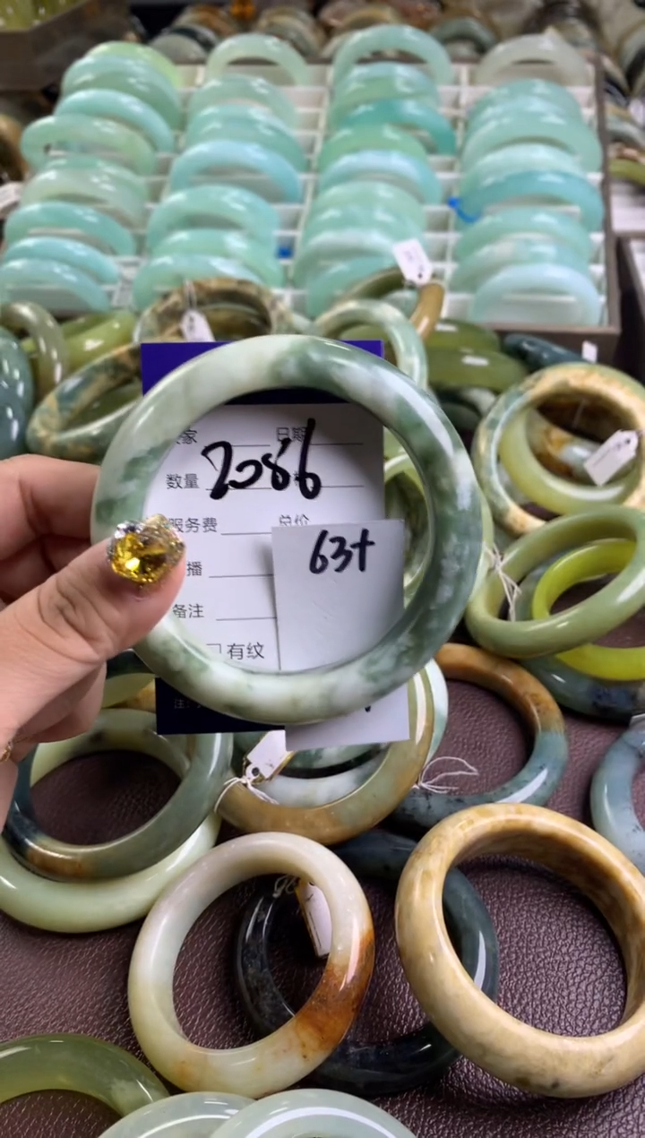 【闪购商品】蛇纹石玉手镯未镶嵌2086