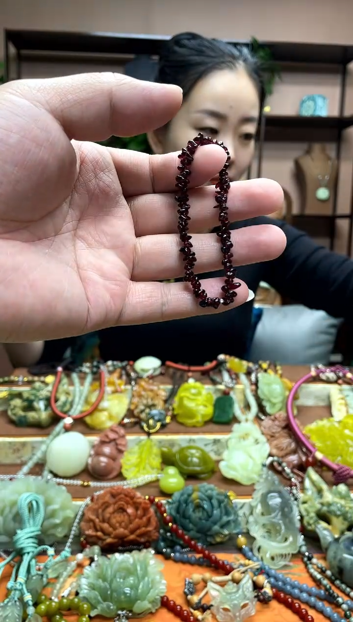 未镶嵌手串石榴石多样性发货发其中之一