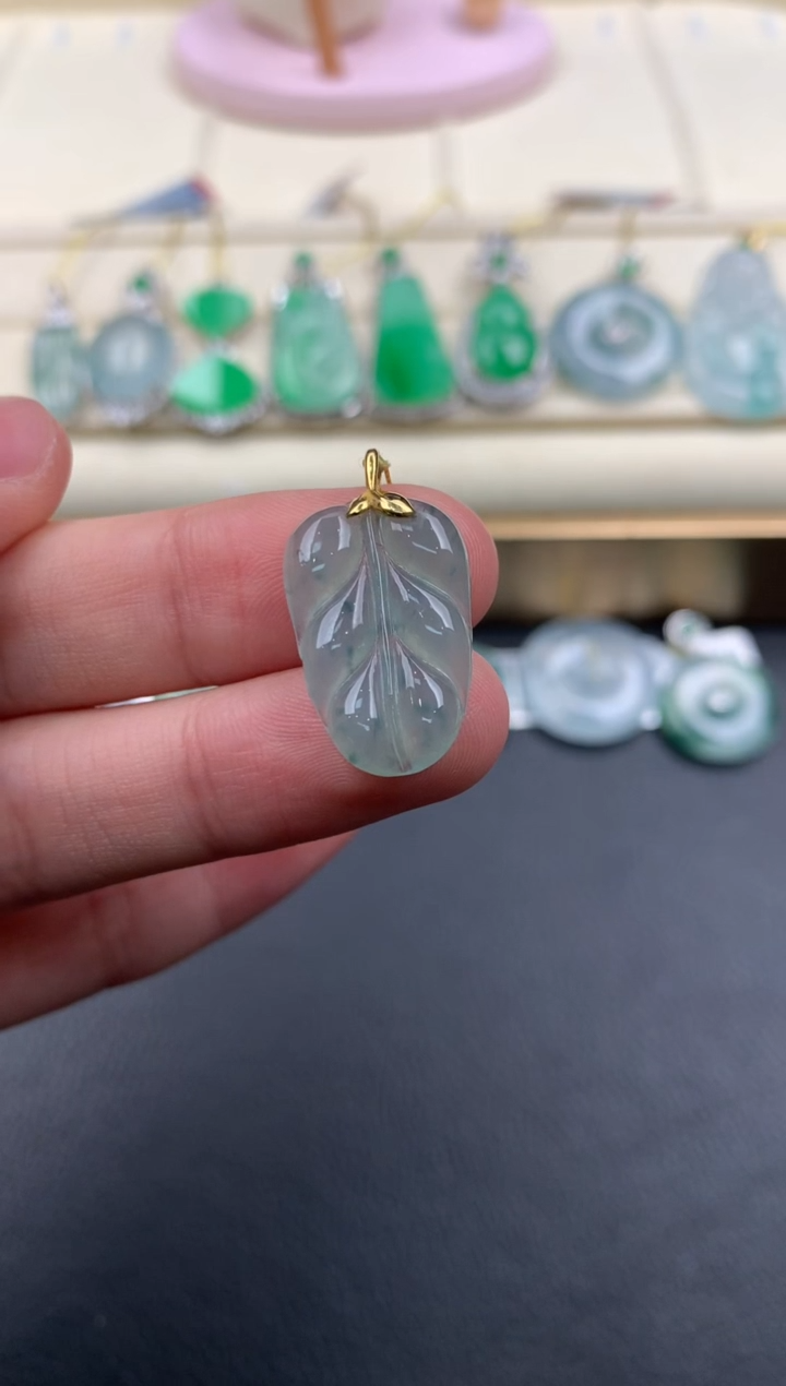 【闪购商品】翡翠挂件18K金镶嵌Q699    