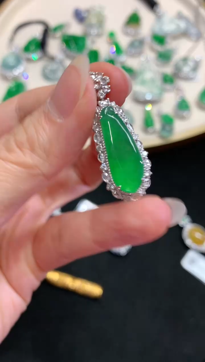 【闪购商品】翡翠吊坠(不含链)18K金镶嵌W350|35000