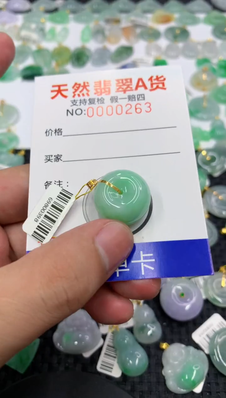翡翠18K金镶嵌颈饰11111111111