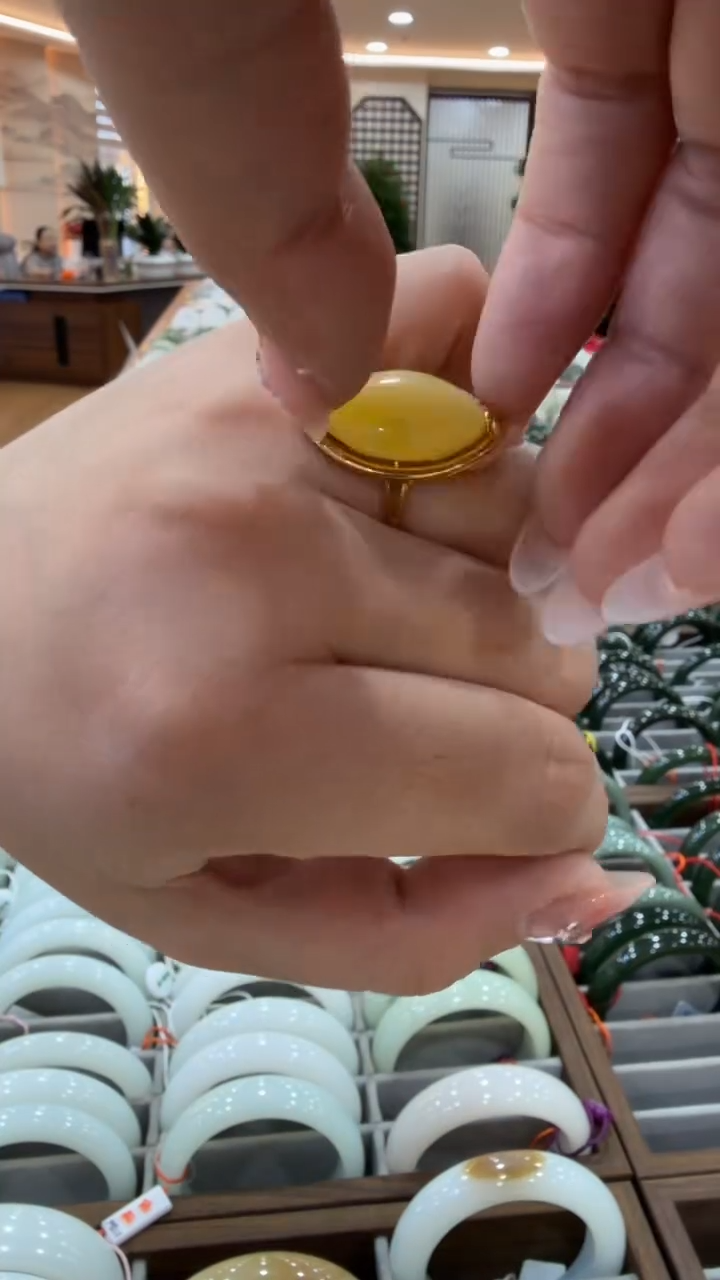 琥珀颈饰未镶嵌戒指