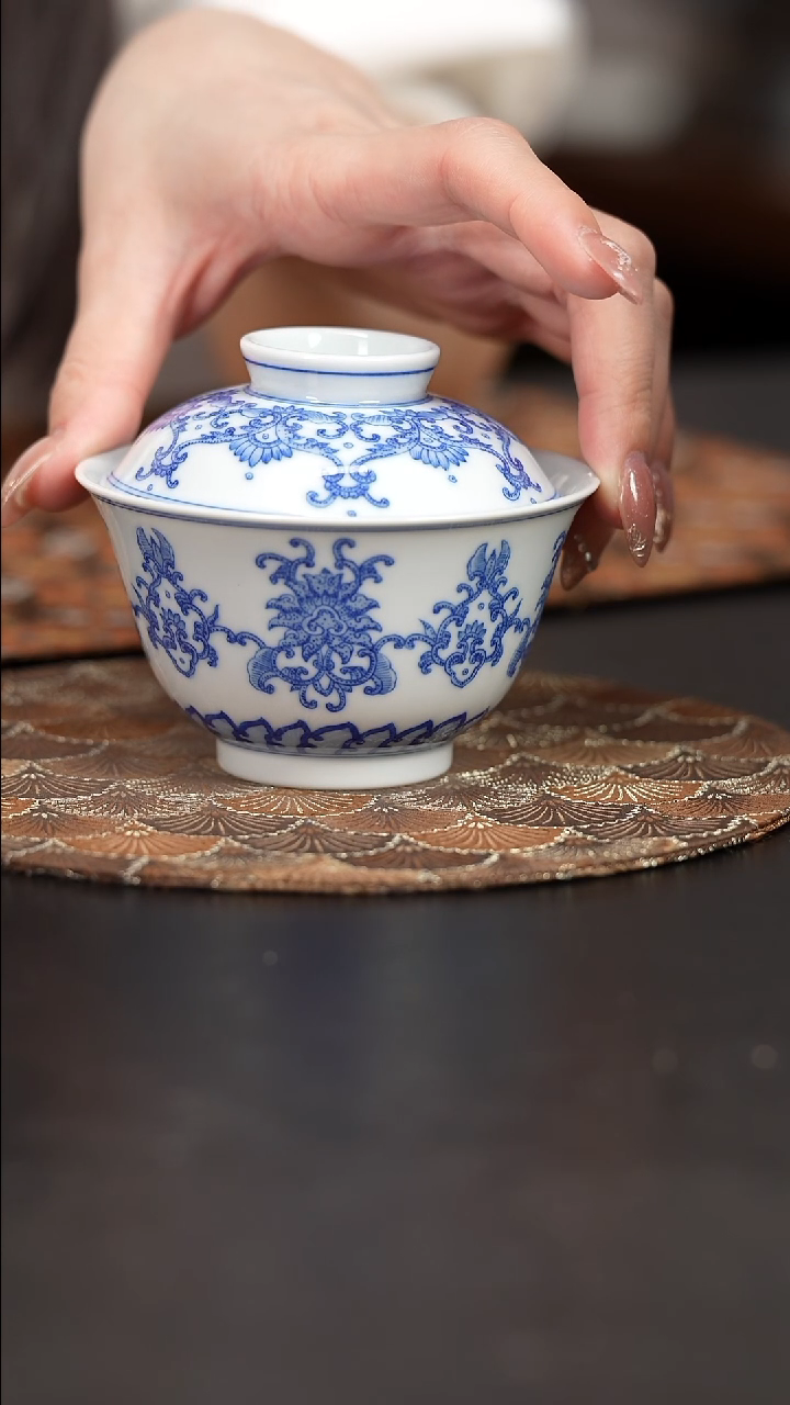 【闪购商品】杯看山柴窑青花忍冬
