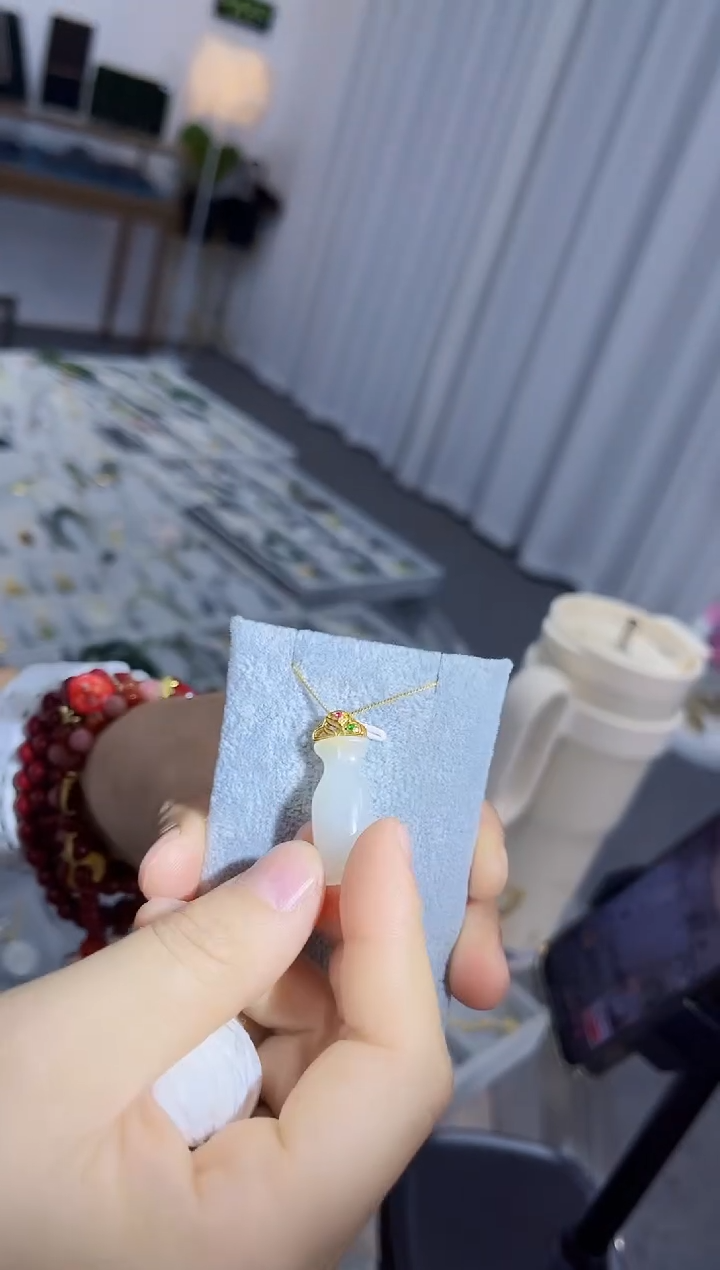 【闪购商品】和田玉吊坠银S925镶嵌124124多样性发其一