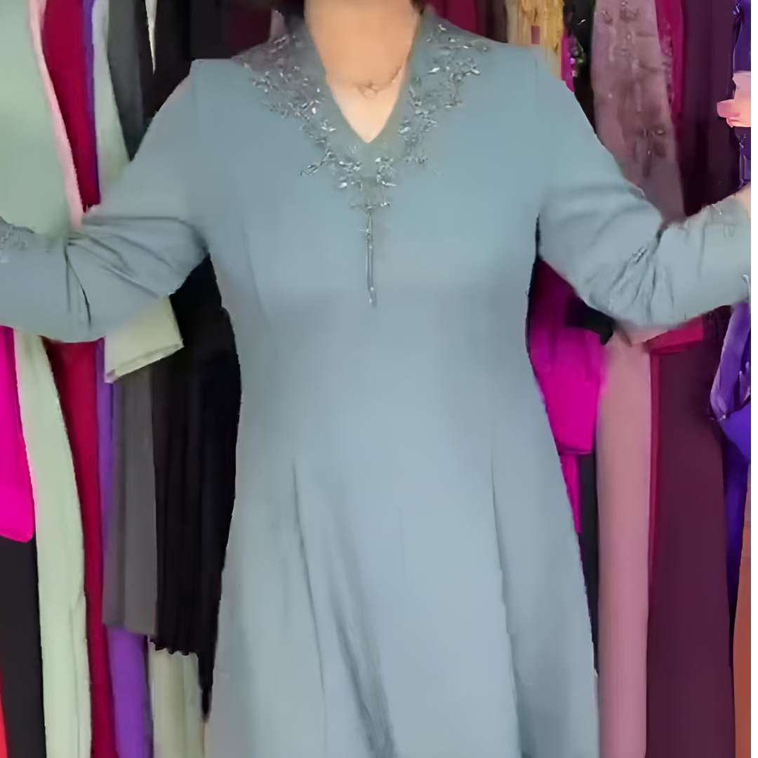 V字领中袖手工缝钻妈妈装大码女装