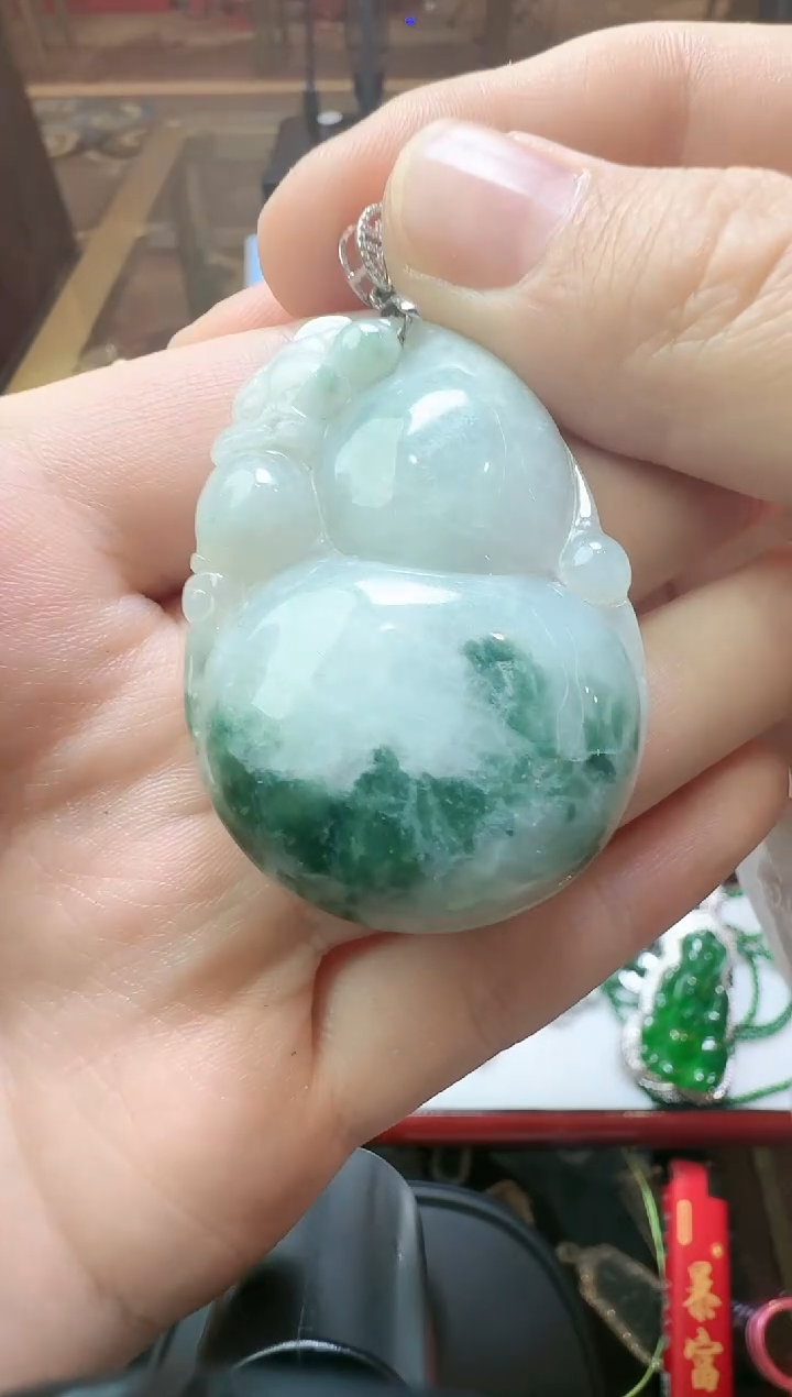 【闪购商品】翡翠吊坠(不含链)未镶嵌翡翠