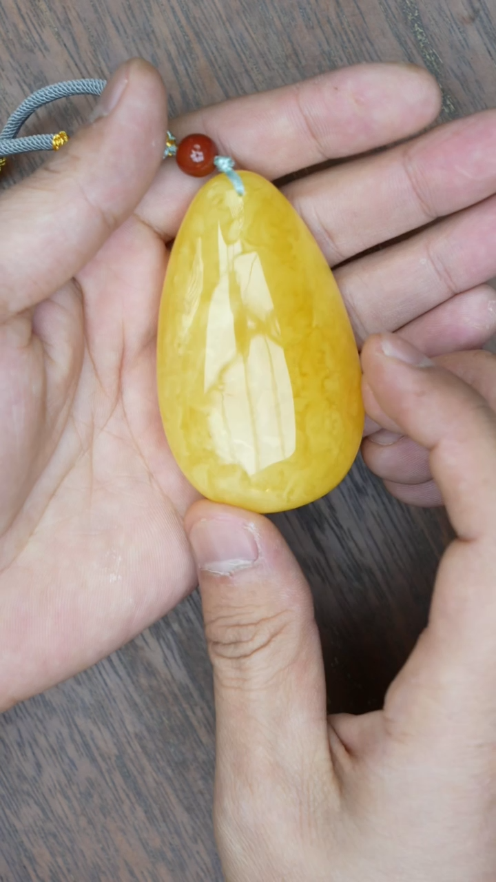 【闪购商品】琥珀裸石未镶嵌新蜡水滴吊坠