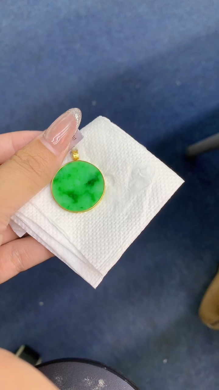 颈饰18K金镶嵌翡翠1