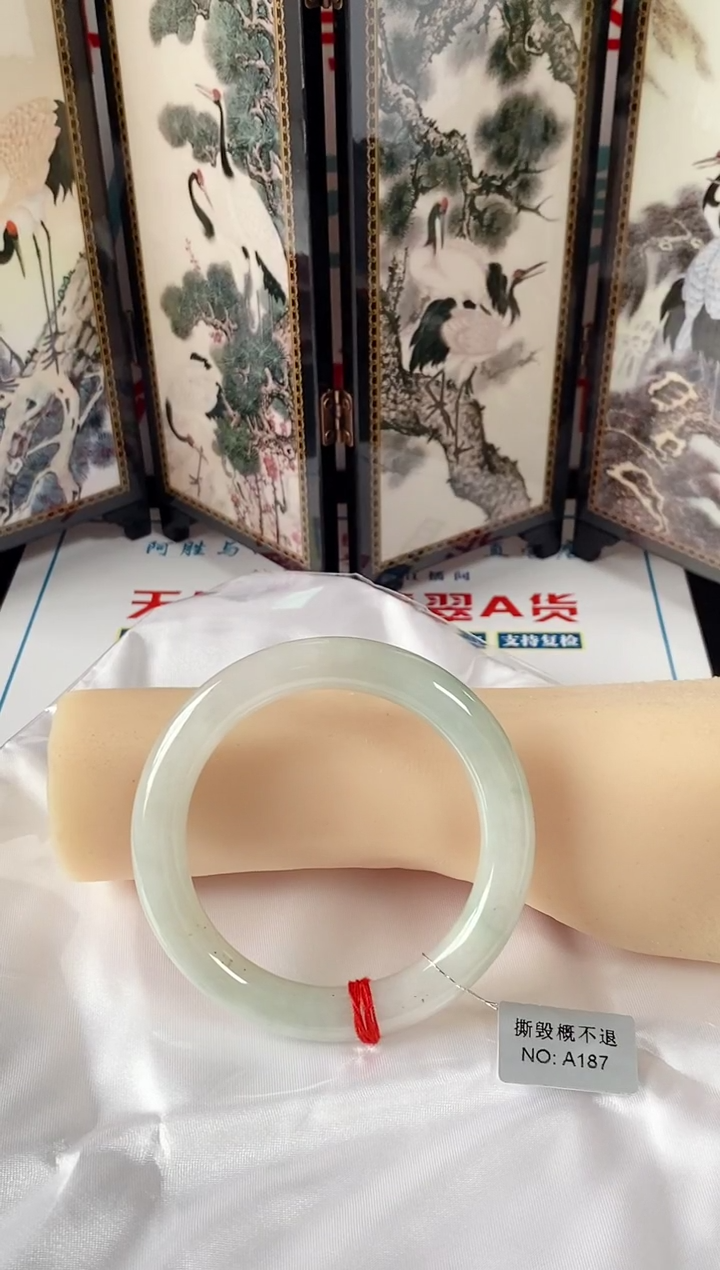 未镶嵌手镯（圆镯）翡翠手镯