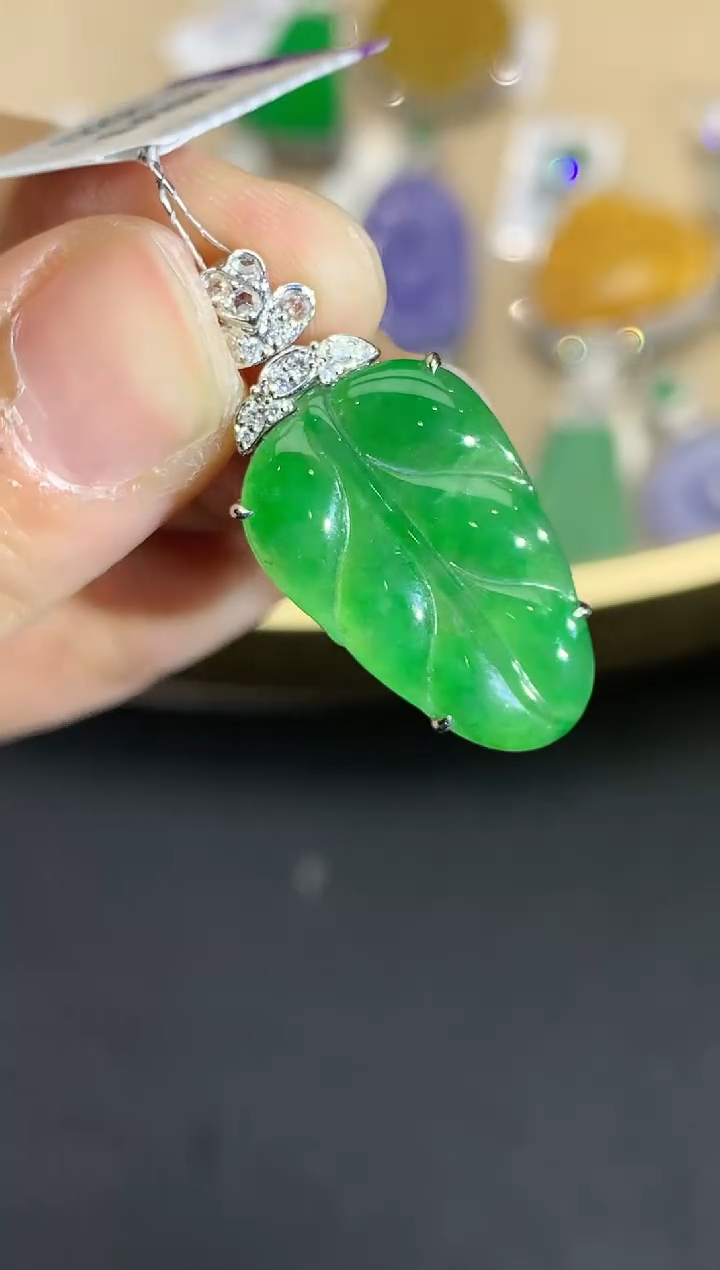 【闪购商品】翡翠吊坠(不含链)18K金镶嵌2509