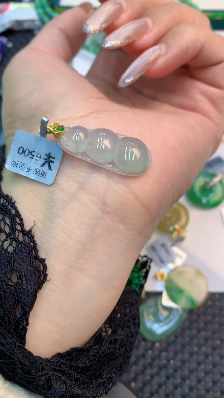 颈饰18K金镶嵌翡翠1