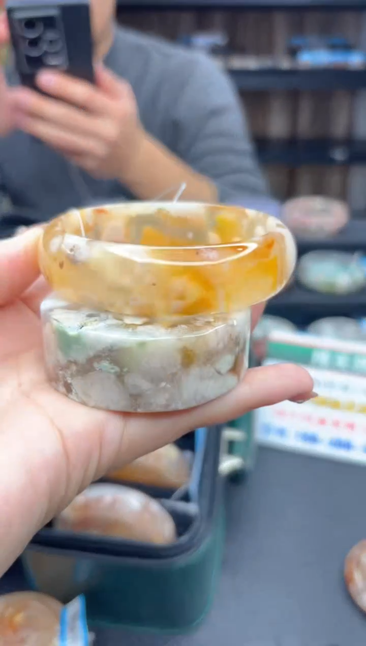 【闪购商品】石英质玉手镯未镶嵌235（61圈赠送镯心）