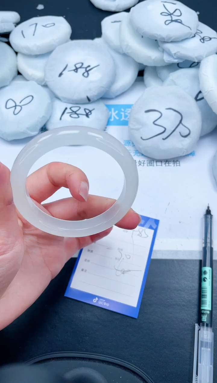 【闪购商品】石英质玉手镯未镶嵌485-56.6