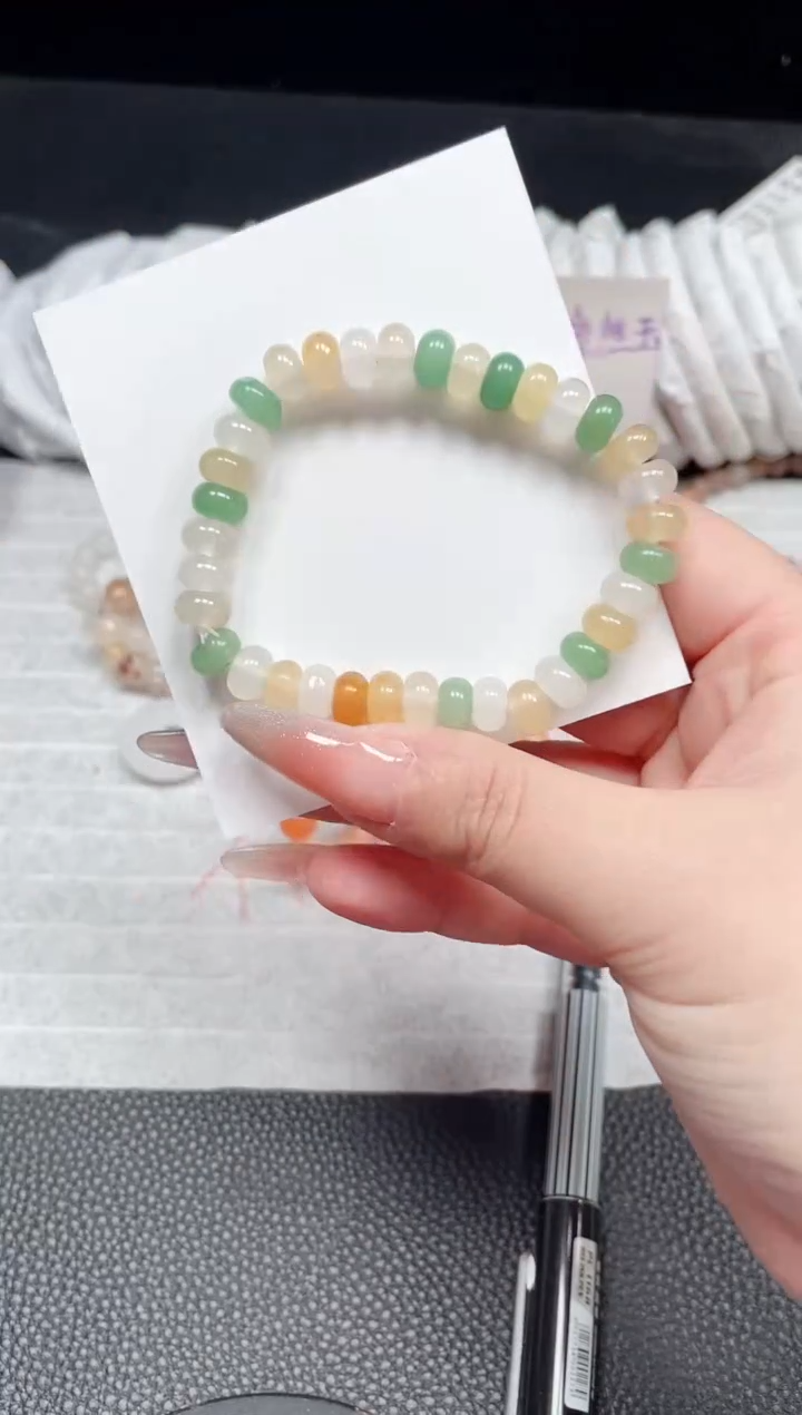 【闪购商品】石英质玉手镯未镶嵌多宝算盘