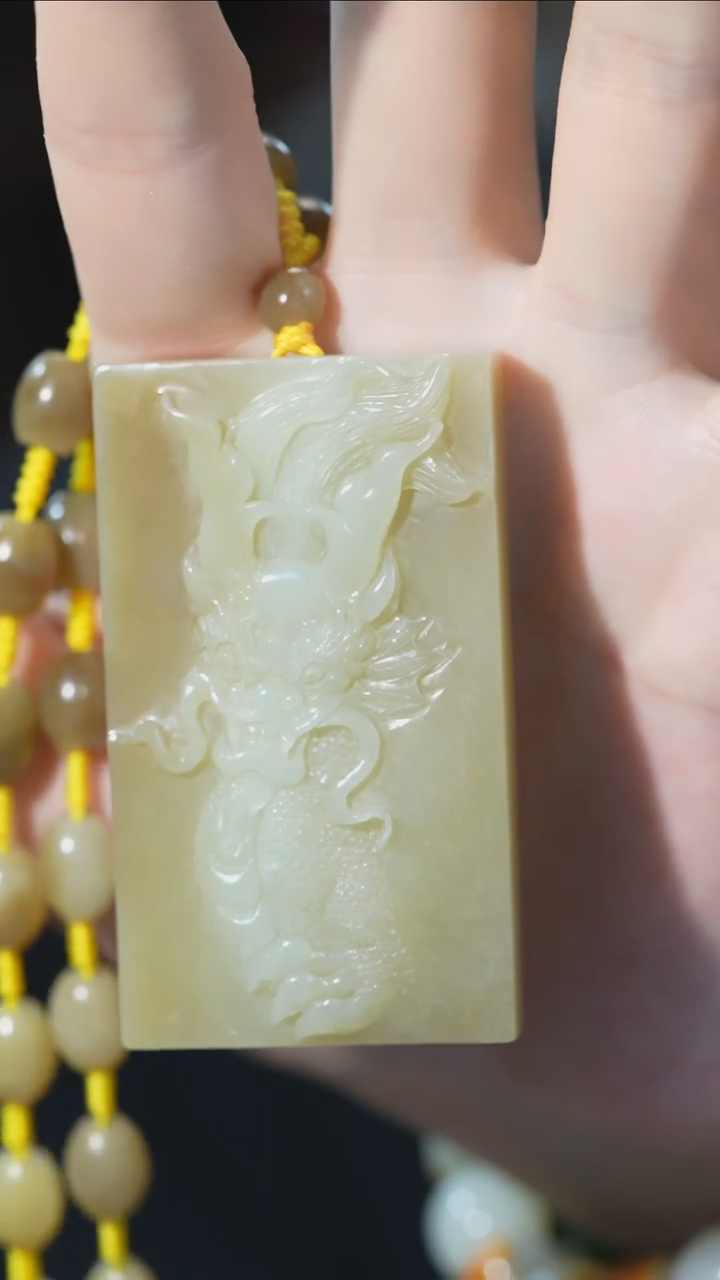 和田玉未镶嵌颈饰龙牌