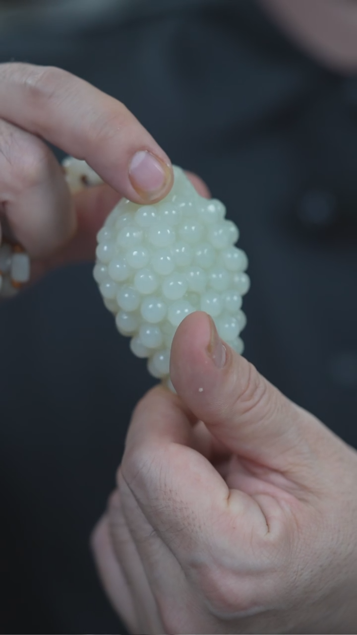 颈饰未镶嵌和田玉葡萄手把