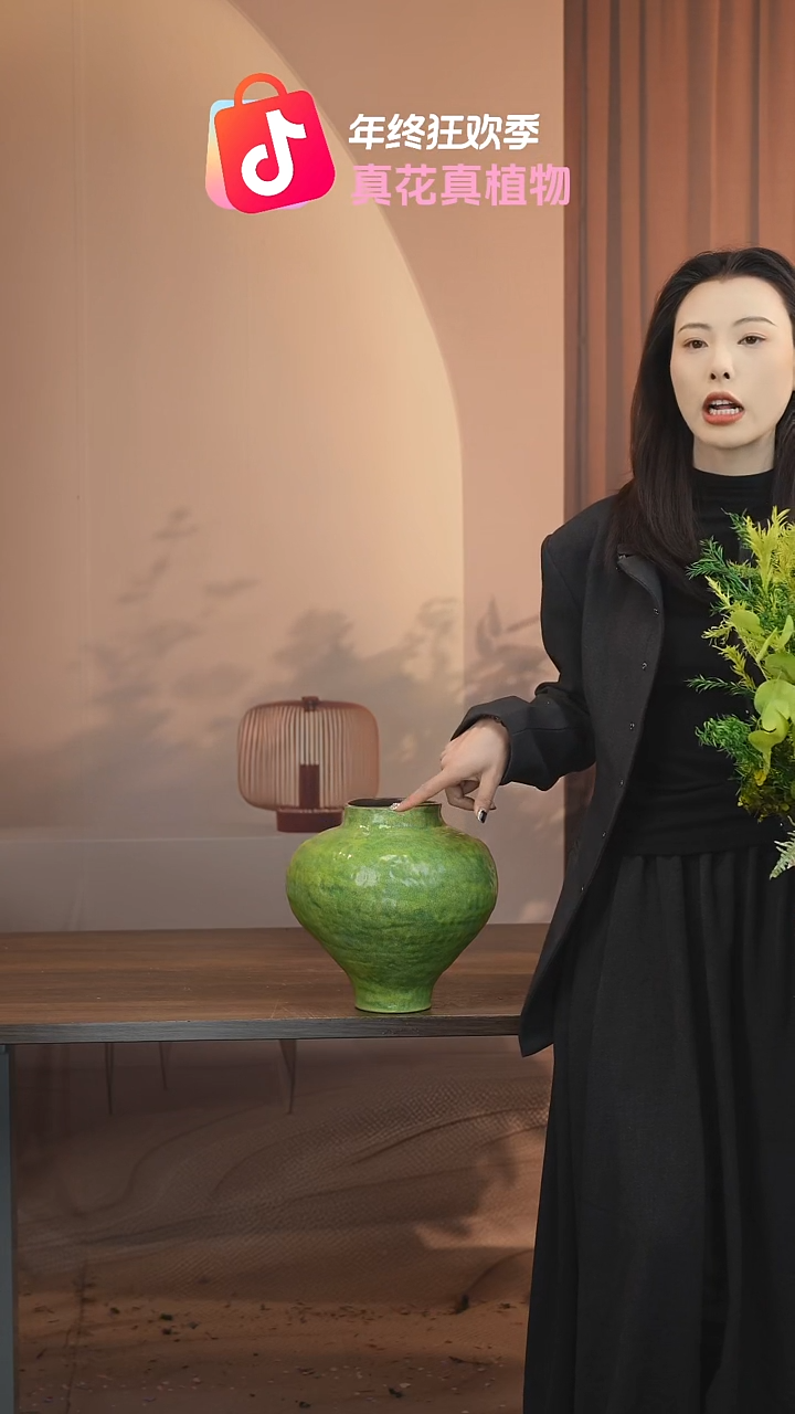 三聚氰胺花瓶一只如上图  