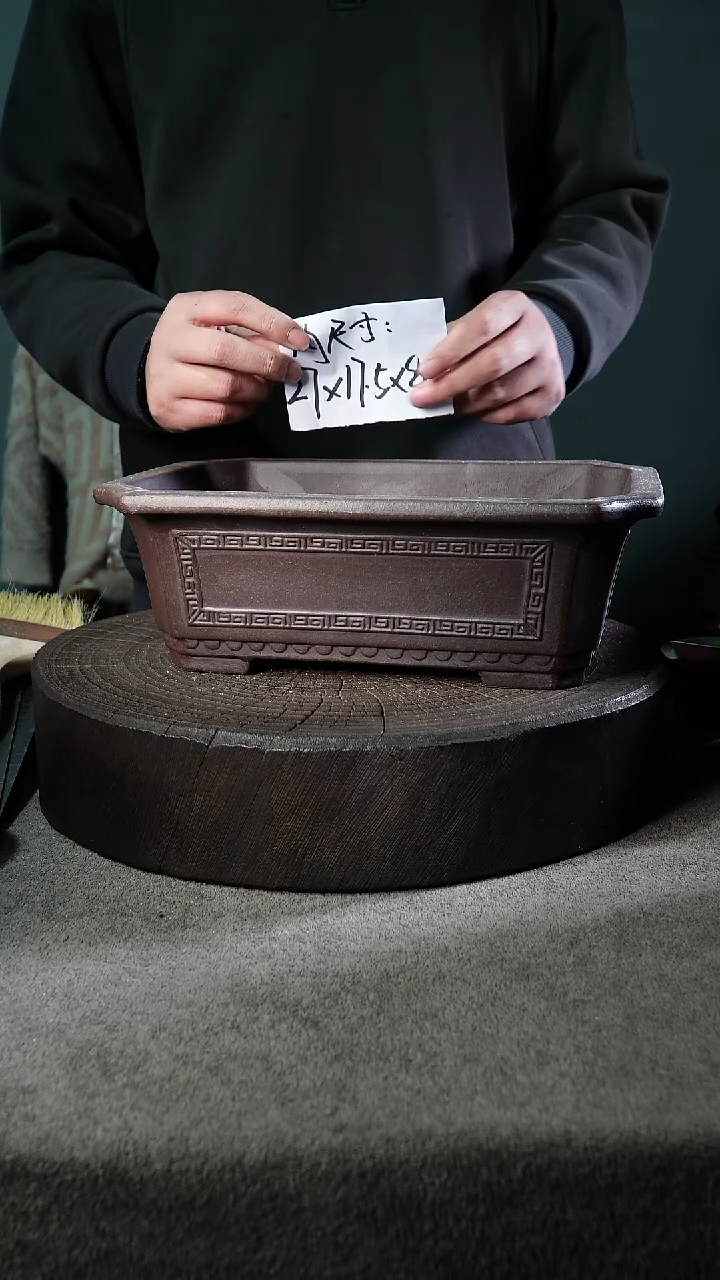 A宜兴紫砂小花盆