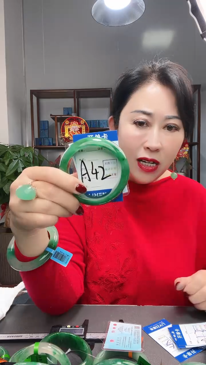 【闪购商品】石英质玉手镯未镶嵌非洲翠