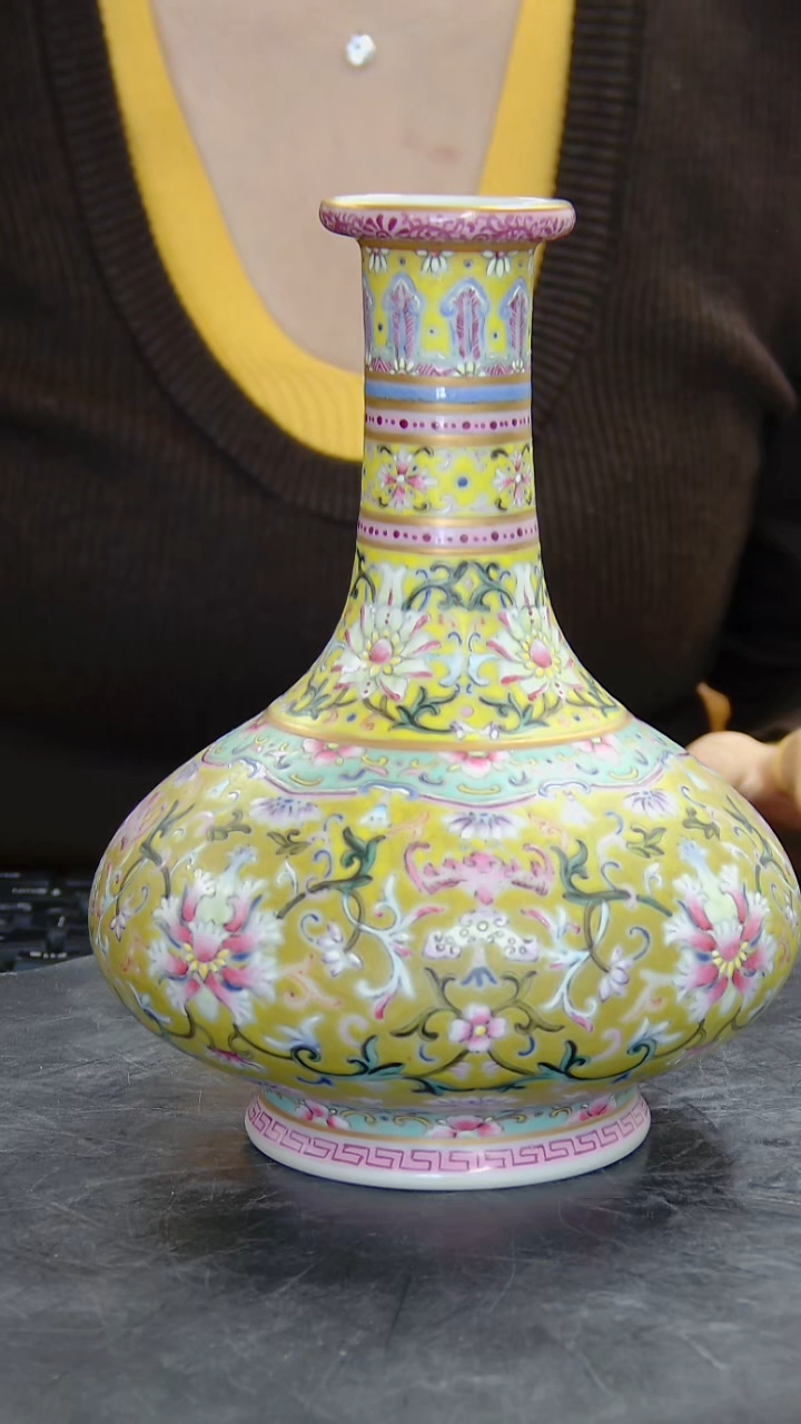 瓶黄地粉彩缠枝宝相花盘口瓶#B0040#