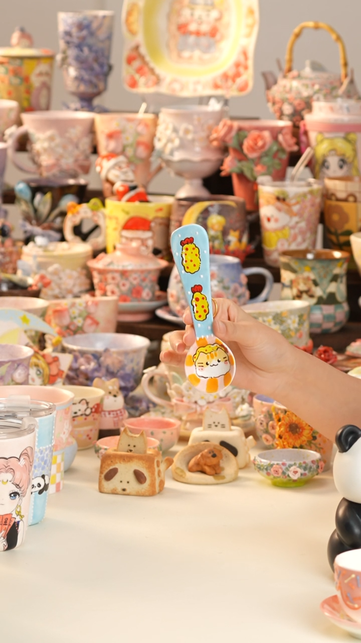 摆件陶景德镇釉下彩手绘设计师款陶瓷