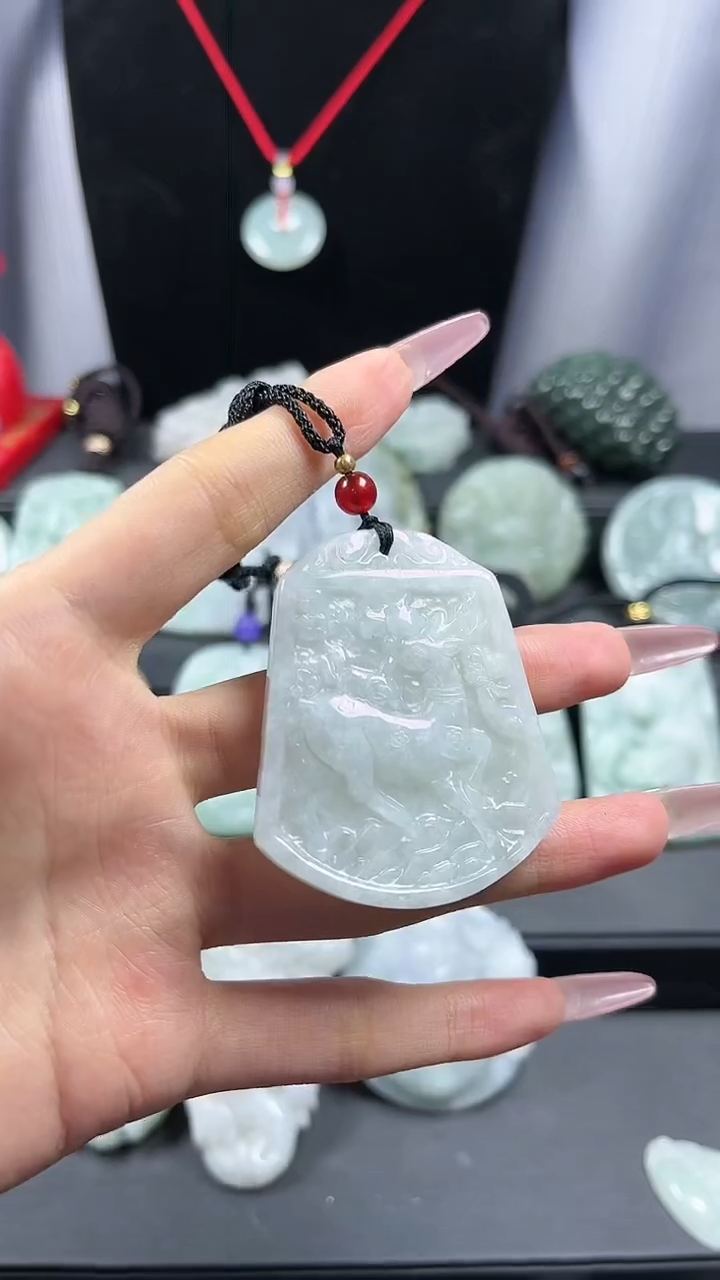 【闪购商品】翡翠颈饰未镶嵌好运小鹿牌