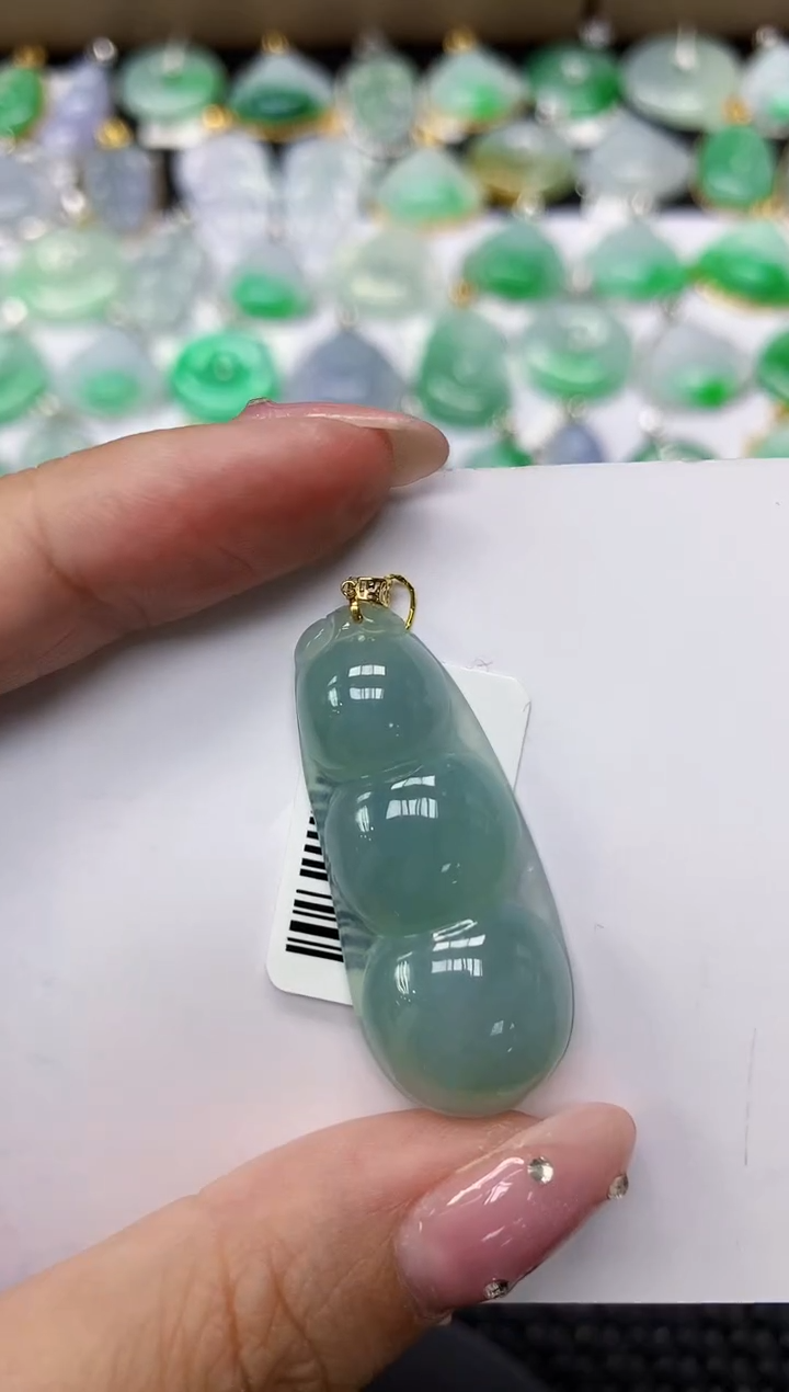 翡翠18K金镶嵌颈饰1111111111
