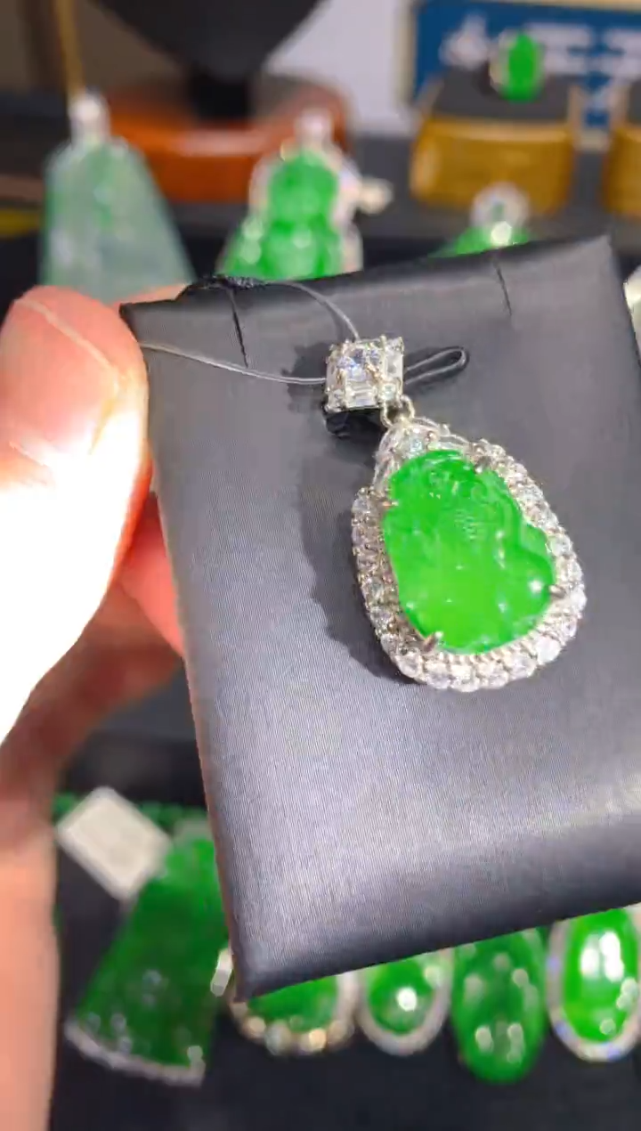 【闪购商品】翡翠颈饰银S925镶嵌12一季