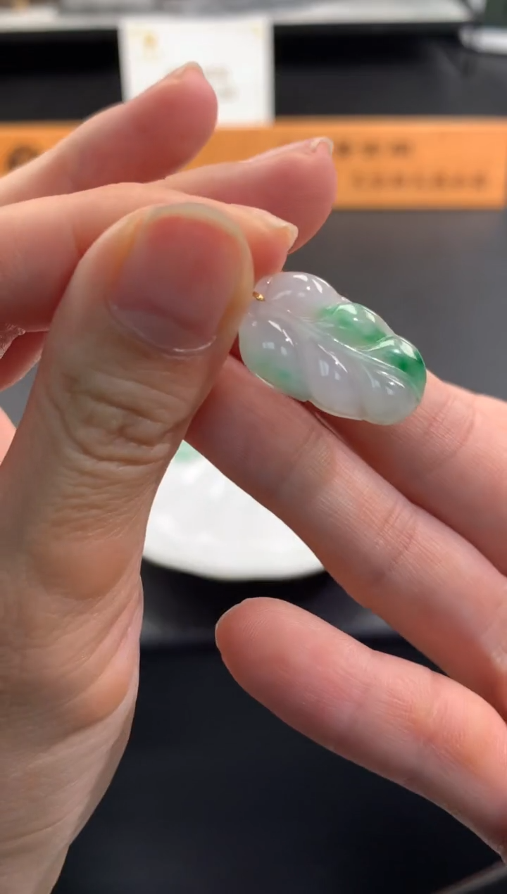 【闪购商品】翡翠吊坠(不含链)18K金镶嵌FA234 飘花叶多样性发其一