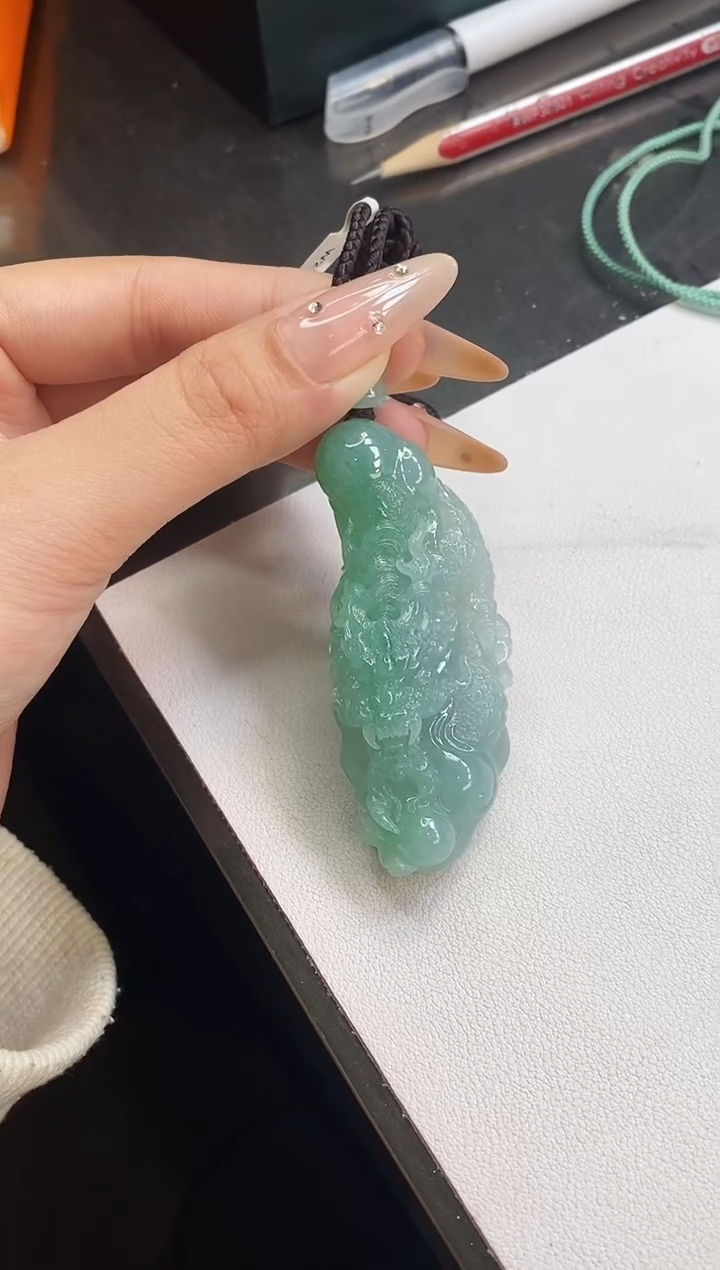 【闪购商品】翡翠颈饰未镶嵌龙牌