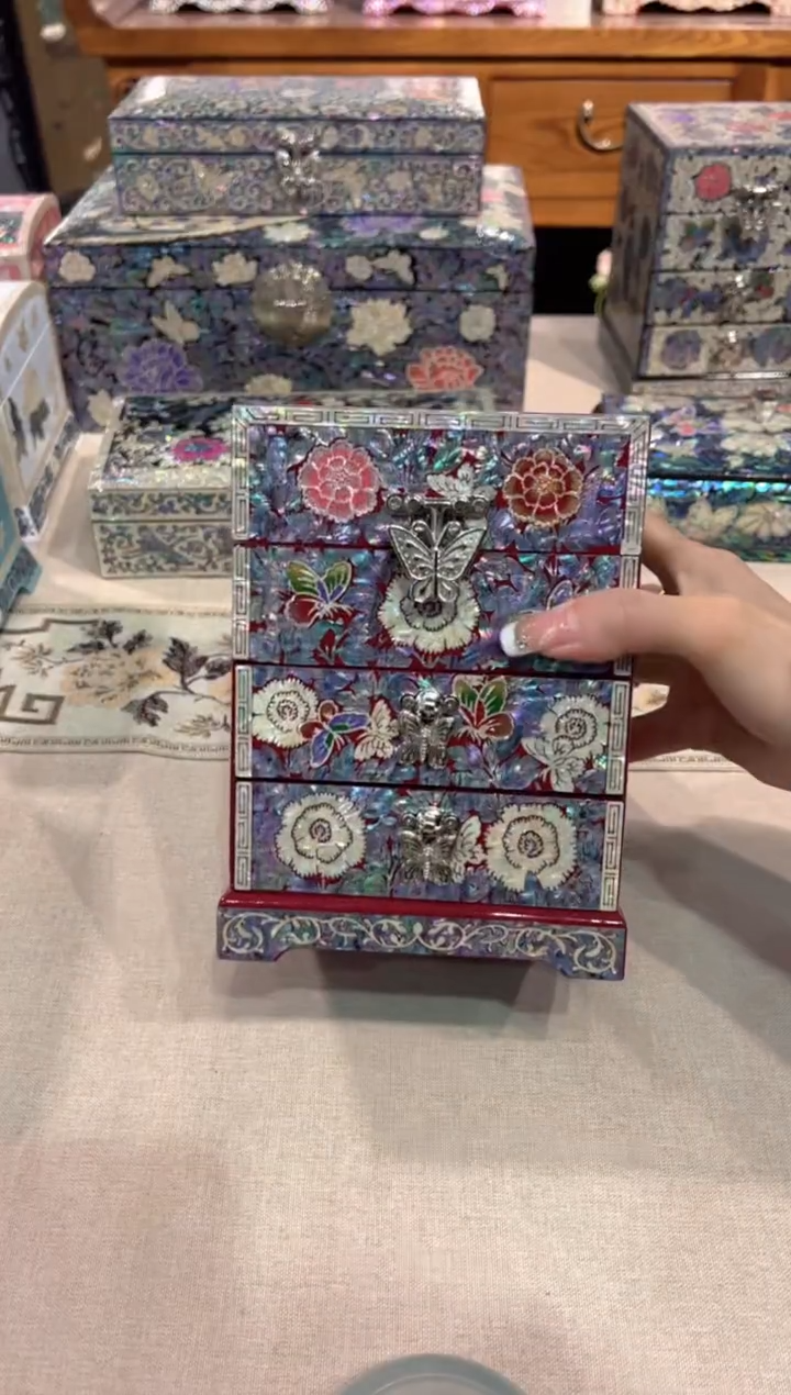 【闪购商品】.红底白边弘贝雅螺钿漆器文化馆 